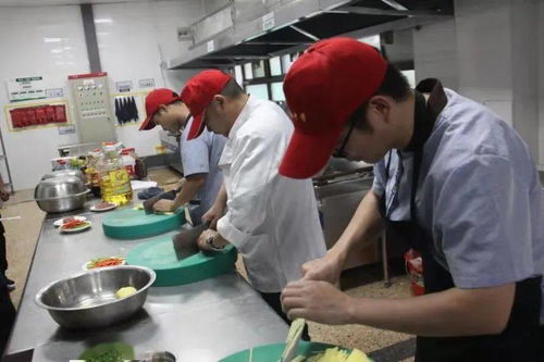 優質不停歇，服務無止境｜上虞區實初教育集團實驗中學深入開展優質服務月活動，健康咨詢溫暖師生